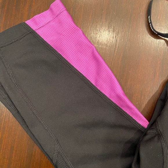 Nike pink and black capris leggings - Picture 2 of 4